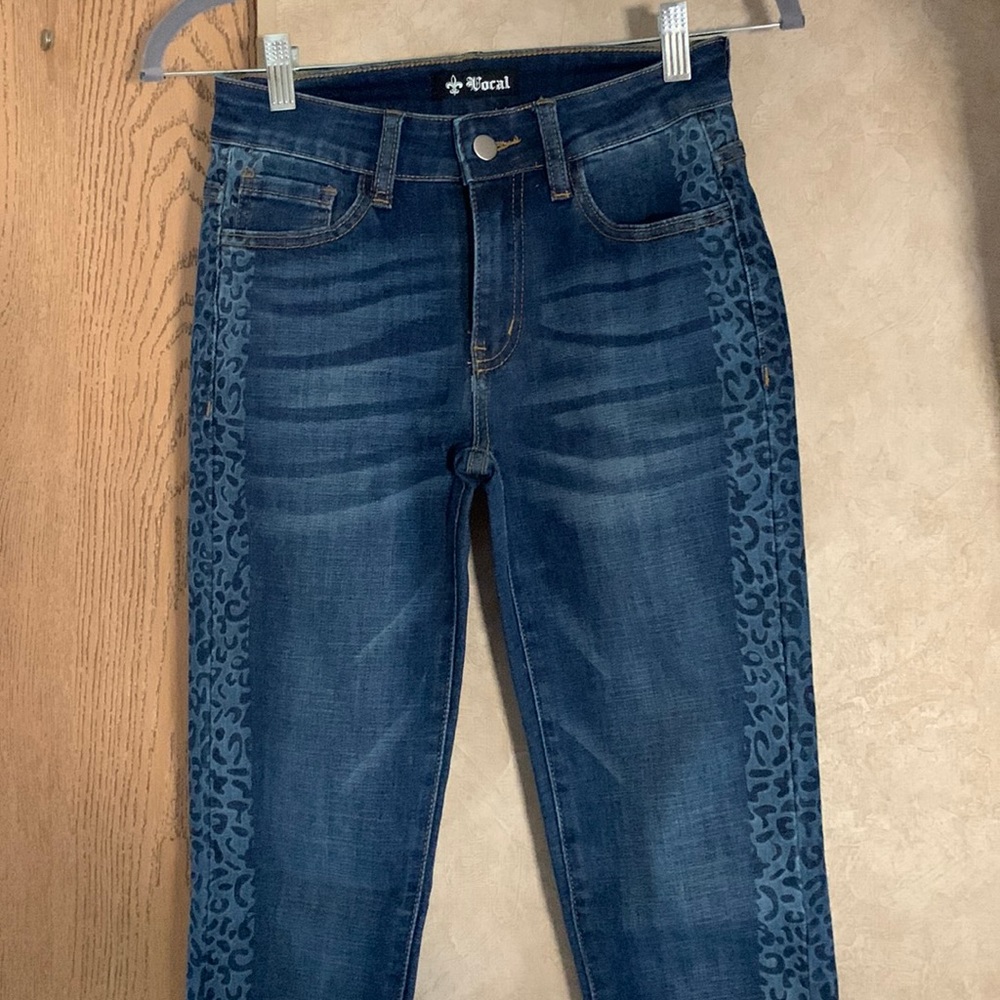 Vocal slim fit jeans w/ cheetah details